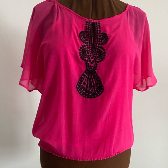 💖LE CHATEAU 💖Blouse in pink and black. Size medium. Like new condition! - Picture 7 of 13